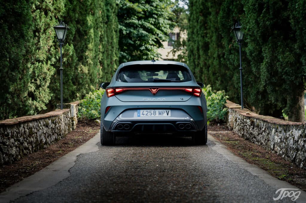 Cupra Leon VZ 300 test essai Jpog