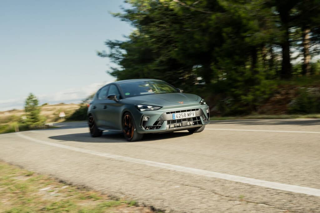 Cupra Leon VZ 300 test essai Jpog